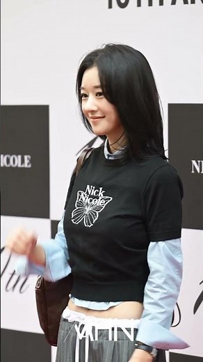 서예지, 명동거리에서 빛나는 미모