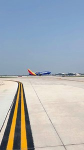 The roar of aircraft engines = music to our ears. 🛫 ❤️‍🔥 🎶 | Chicago Midway International Airport