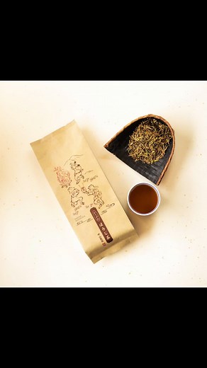 朝晩は寒いくらいですね あったかいお茶でほっこりしたい季節です 中山のお茶の中でも人気のある かりがねほうじ茶 美しい紅茶のような赤褐色と 旨みのある香ばしい飲み口が推しです 26.27日は店頭お茶特売日 お客様からのリクエストが多かった お茶請けのお菓子もはじめました #nakayamaseicha #中山製茶 #近江茶 #chasho #tea #中山のお茶 #おうちでお茶を推進委員会 #おうちごはん #おうちカフェ #おうち時間 #おうちでお茶 #大津土産 #滋賀土産 #お土産 #手土産トック