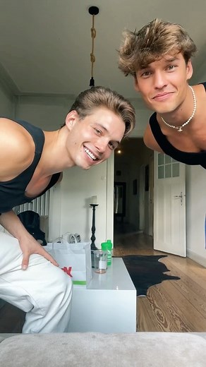 Jakob Jokerst 🃏 on Instagram: "Ayo vein check with @carlosbottcher 🤝🏼❤️ #viral #veins #veincheck"