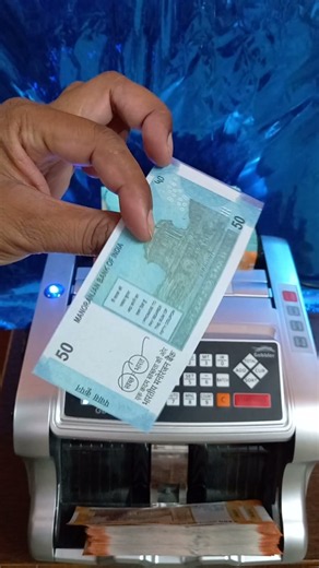 Counting Mixed Indian Currency (₹200 Notes & "Churan Label" Play Money) Using an Automatic Machine 💵