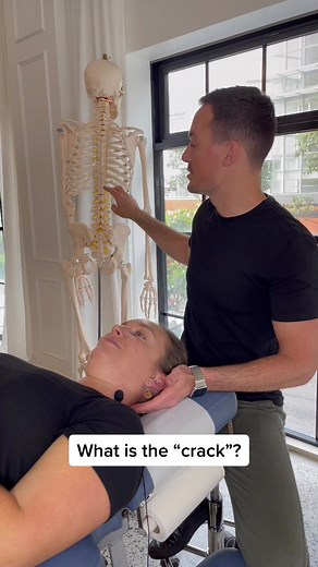 💥What makes that cracking sound?💥 #learnontiktok #tiktokpartner #drcody #asmr #crack #chiropractor