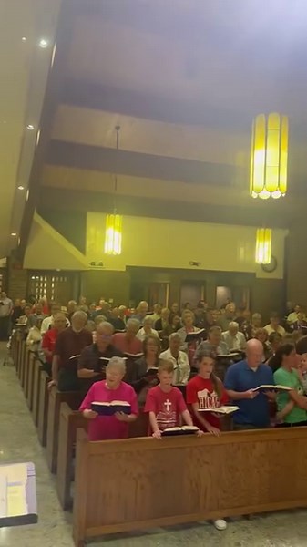 GOD’s GRACE is flowing at IMMACULATE CONCEPTION CATHOLIC at Springfield,MO! Night one of #60MIN4JESUS. #missionaryofmercy | Jim Sichko