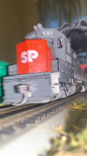 HO scale Southern Pacific intermodal train