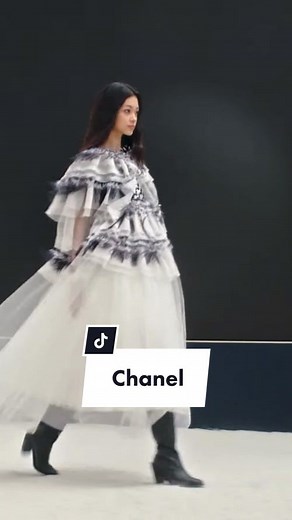 Chanel | Haute Couture | Fall/Winter | 2022/2023 #chanel #hautecouture #runwaymood #fashiontok #catwalk #design #moda #elegancia #fashion
