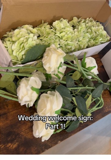 Wedding welcome sign DIY! #weddingdecor #diy #fauxflowers #florals #wedding