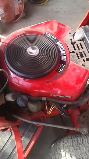 Briggs and Stratton 14 hp Vanguard V twin engine starting from cold