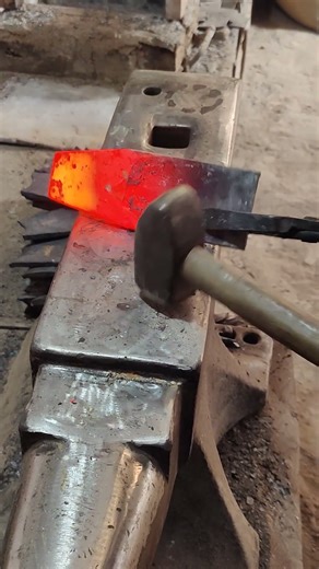 How to Straighten Iron Like a Pro | Blacksmith Ironwork Tutorial🔥 Haji M Riaz #shorts #truedialogue