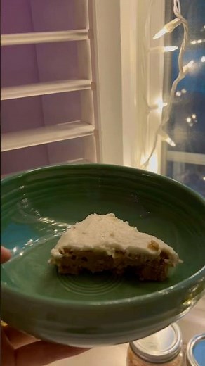 Baking a vegan lemon cake at 6am 🌅