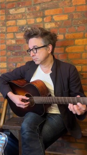 🎄🎸 “The First Noel” from my Christmas Guitar album. Tuning is Open G. #shorts #christmasmusic