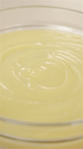 LA MIA CREMA PASTICCERA Semplice e veloce, perfetta per farcire, o guarnire i nostri dolci 🍰🧁🥧 Trovate la ricetta nel primo commento 👇 😊 | Fatto in casa da Benedetta