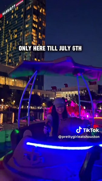 BUMPER BOATS was super random but the perfect summer fun! Check out Boat Basin @Discovery Green for something fun to do in Downtown Houston. #houstonTX #HOUSTON #thingstodoinhouston #thingstodo #discoverygreen #htx