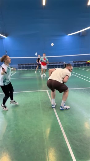 Badminton 🏸 Table Tennis 🏓 Squash ⚫️ on Instagram: "Space serve ⚡️⚡️⚡️vol’2 . . . . . . . . . . . #badminton #service #serve #badmintonlovers #badmintonindonesia #badmintonplayer"