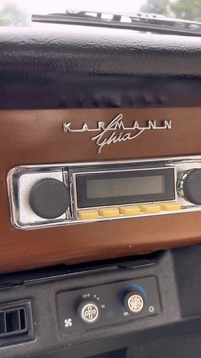 Radios Vintage con Tecnología Bluetooth para Autos Clásicos