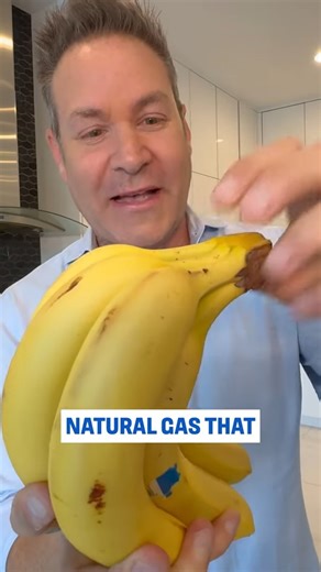 4 grocery hacks to keep food fresh longer (SAVE $$$!) 🍌💸 #money #groceryhack #lifehack #savings #homehacks #food #groceryshopping | Jeff Rossen