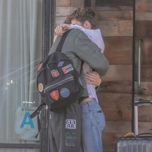 242K views · 14K reactions | Hug me like this when we meet | 혁헵헲 헺헼헼헻 헶혀 헯헲헮혂혁헶헳혂헹 헶혀헻'혁 헶혁? | Facebook