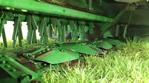 13 reactions | The two most commonly used tools for cutting hay are a disc mower and a mower conditioner. But the mower conditioner does so much more. https://tipsnotebook.deere.com/mower-conditioner | United Ag & Turf | Facebook