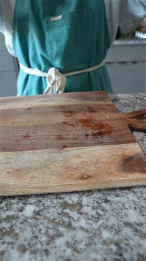 What is the difference between scallions and green onions?