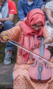 347K views · 9.4K reactions | Despite living without hands or feet, this has not stopped Noor Jaleela from achieving her dreams ✨ | Born Different | Facebook