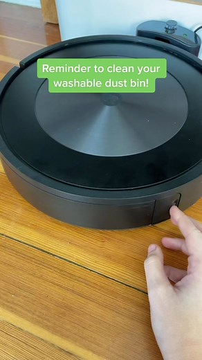 How to Clean and Empty Your Roomba Dust Bin