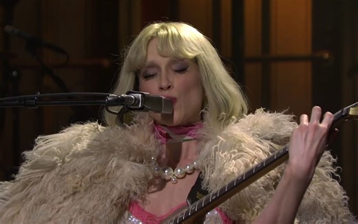 St. Vincent - The Melting Of The Sun (Live On SNL)