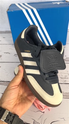 ‎ADINAMEZON | مزون آدینا‎ on Instagram‎: "Adidas samba 🖤 مدل LT این مدل یک زبانه اضافی داره که رو بندها قرار میگیره رنگ این مدل سورمه ای هست و یک بند اضافه هم داره به‌رنگ صورتی سفارش رسیده مشتری گرامی"‎