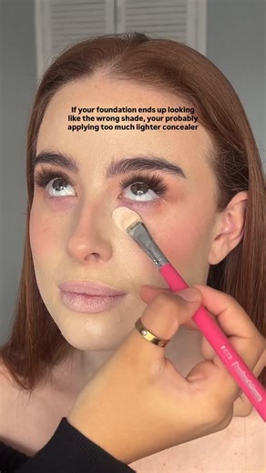 Applying too much concealer can mix in with your foundation, making it look a lot lighter than it actually is. That’s is why applying concealer correctly is a crucial step! #makeupartist #mua #makeup #birminghammua #makeuptutorial | Hnoorartistry