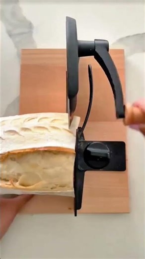 Slicing Bread Loaves Into Even Slices Using an Efficient Manual Bread Slicer Machine
