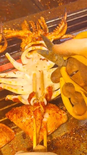Perfectly Grilled Squid Sliced with Scissors | Satisfying Cooking Video #seafood #cuttingfishskills