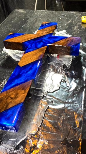 Something about resin art just makes me happy, you can do anything with these chemicals. Mix them up and they get hard as glass color goes pop 🔥 | Eye Candy Resin Art