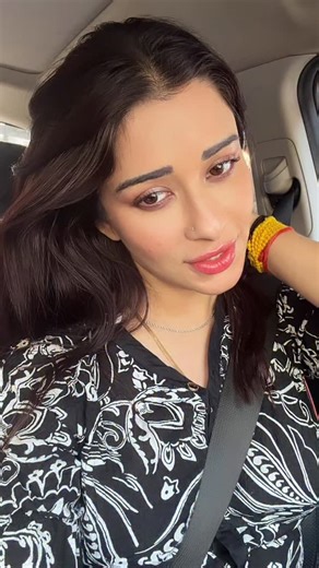 Actors life ! You make a reel when stuck in traffic 😁😁😁 | Nyra Banerjee