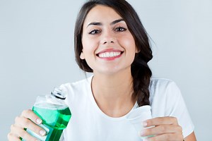Best Mouthwash For Your Oral Microbiome, Bad Breath, Teeth, & Gums
