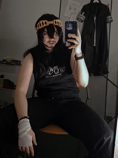 another mirror video today #Aizawa #Aizawacosplay #eraserheadcosplay #mha #mhacosplay