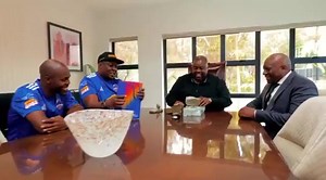 Wicknell Chivayo hands Scottland FC US $ 250,000 in cash for clinching the Castle Lager Premiership title. The league prize money for winning the title is $ US $100,000 🎥 Scottland Media | Soccer24 Zimbabwe