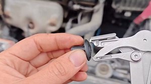 Automotive Clip Pliers & Trim Removal Tool, Snap Removal Pliers, Spring-Loaded Fastener Rivet Remover for Auto Door Panels, Interior & Exterior Trim, Mechanic, Damage-Free Disassembly (1 PCS)