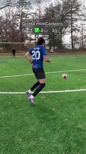 Who do you think won❓Grinta miniCarbon or miniGuard #grinta #twotouchchallenge #soccer