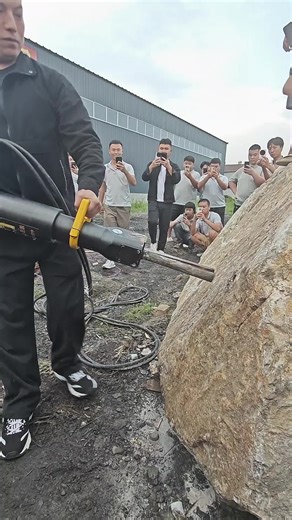 # Rock splitting machine # Static rock breaking equipment # Construction machinery # Concrete granite crushing # Mining # Coal mining # Broken pile head # Demolition # Underground coal mine splitting machine # Tunnel mining