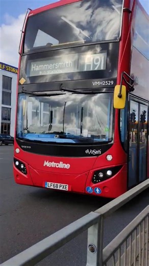 Route H91 LF68 PXE VMH2529 departing Gillette Corner