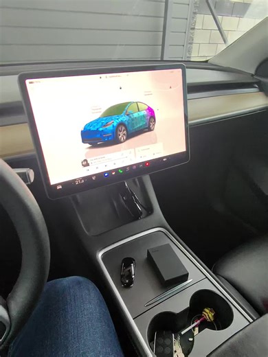 Порівняння ключів тесла які схожі візуально але насправді різні. #teslakey #teslamodel3 #teslamodely #teslam3 #teslamy