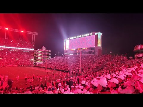 New LED Lights Electrifies Williams-Brice as 'Sandstorm' Rocks the 2022 Season Opener | 9.4.2022