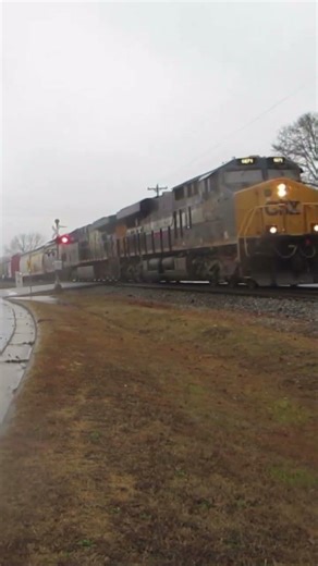 CSX 1871 Returns In The Rain Leading M652-10!