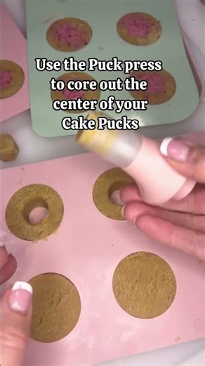 Raspberry Filling! So easy and so good. Full recipes on BentyCakes.com #cakepucks #bentycakes