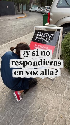 Ideas para Escribir on Instagram: "de repente con solo pensar la pregunta es algo 🌹 esto fue en el @santiagochile_cm. si nos ves y quieres responder, acércate 📓 mañana estaremos en el último Creative Mornings del año ❤️ nos vemos"
