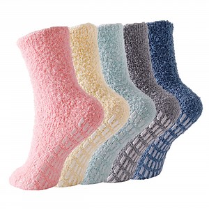Non Slip Socks for Women Winter Warm Cozy Fuzzy Slipper Socks Soft Fluffy Hospital Socks with Grips Crew
