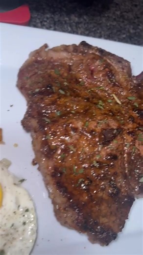 BRUNCH O’ CLOCK‼️ which one would you eat? STEAK, CHICKEN OR SALMON BRUNCH⁉️👀🫣 comment like share. #BitchinKitchen #brunchvibes #TikTokCooks #HomeCookVibes