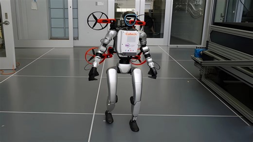 X1: dalla California il nuovo robot che cammina, guida e... vola