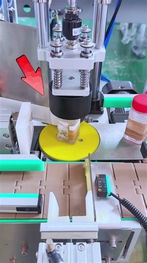 Automatic 4-Side Labeling Machine for Square Bottles #labelingmachine #labeling
