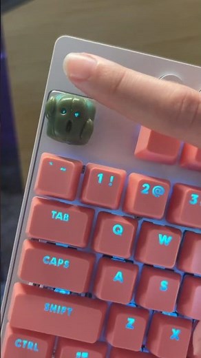 LogitechG PRO X TKL | Changing keycaps 🌵#logitechgpartner #keyboard #gaming