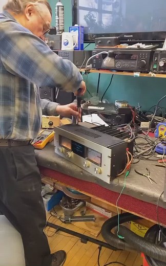 Restoring the Vintage Phase Linear 700B Amplifier