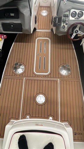 Boat Flooring: Enhance Your Udek with Upholstery Techniques